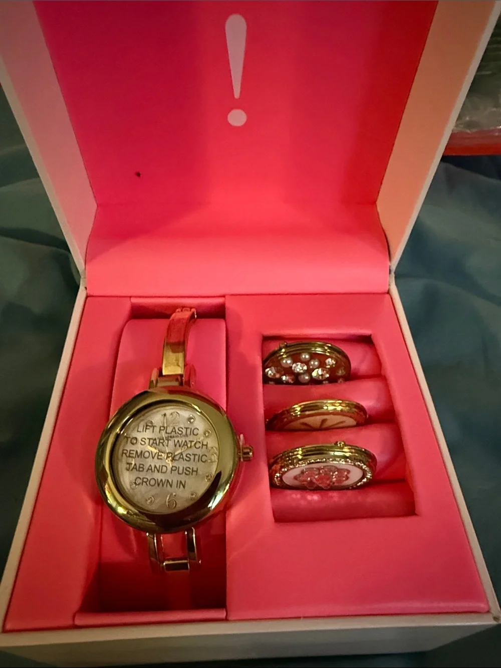 Isaac Mizrahi live Gold-Tone Women’s Watch with interchangeable faces NWT